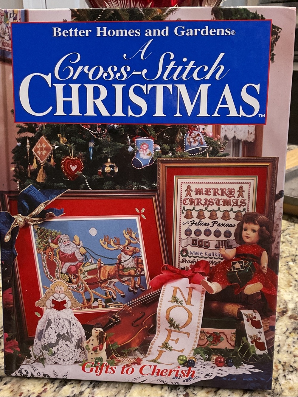 Better Homes and Gardens Christmas Cross-Stitch Guide  1996 over 40 designs